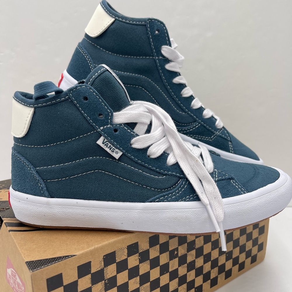 Vans WMNS The Lizzie
Teal Hi Top Sneakers 
VN0A4BX1TEA
 Teal High-Top Sneakers - Picture 7 of 16